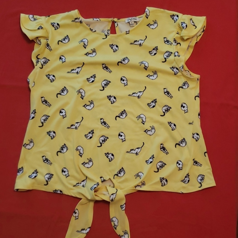 Yellow blouse w blk/wht cats